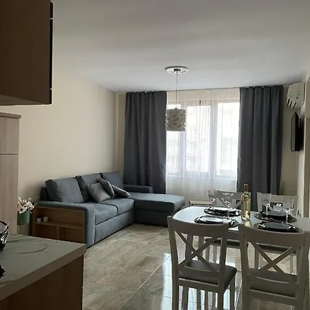Beach Residence Pomorie Apartment